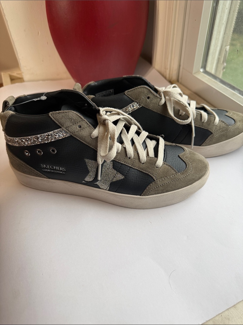 Skechers Strand Star - Radiant Rebel Mid-Top Sneakers women size 8.5
